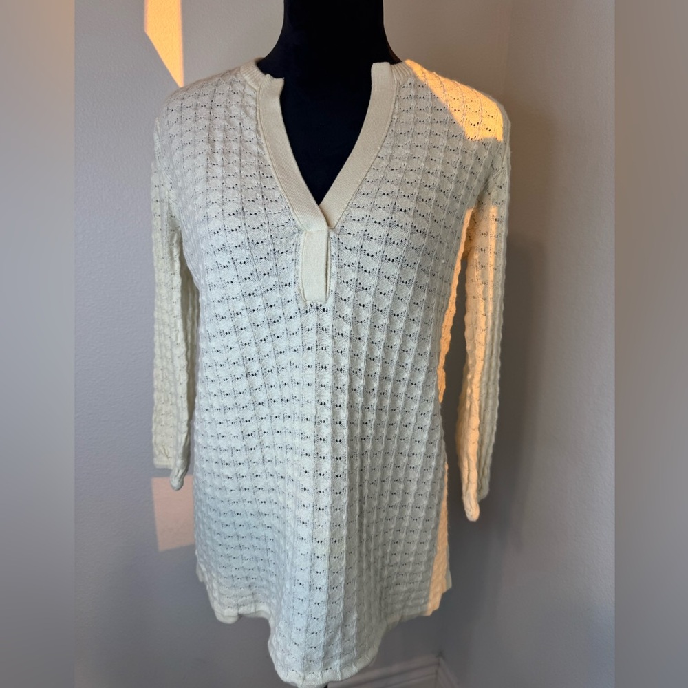 Excellent Pre-Loved Ivory Calvin Klein V-Neck Pullover tunic knit Sweater